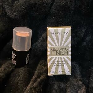 Mary Kay Glowing Finish Illuminating Stick | Gold | Discontinued
